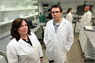 Tom and Robyn in lab